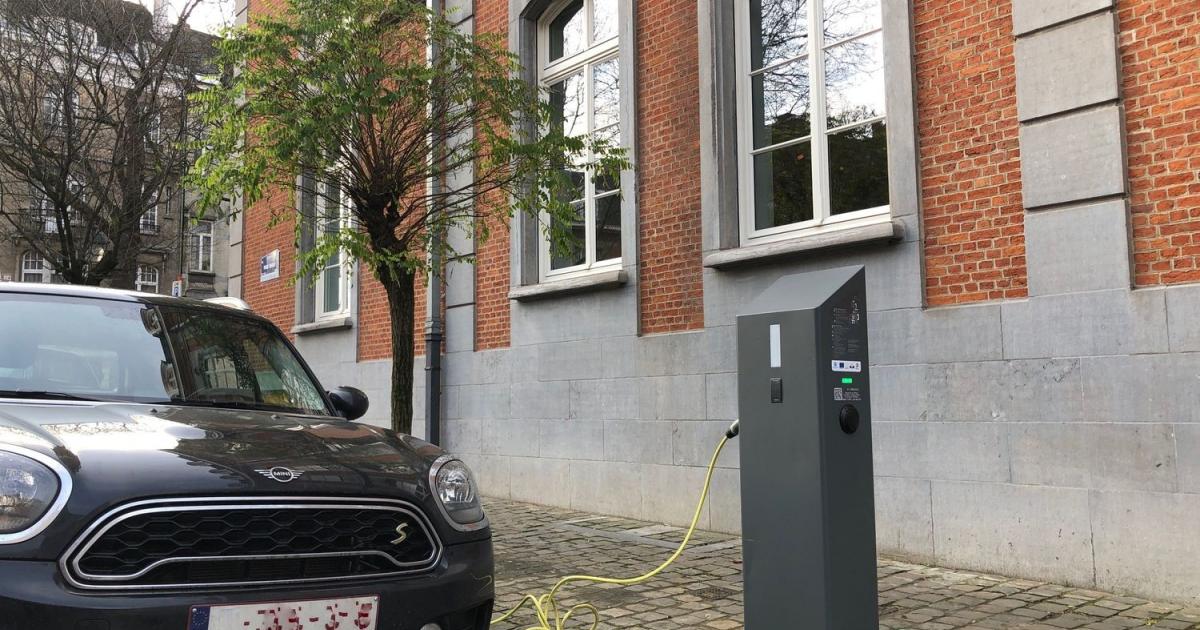 Bornes de recharge publiques : quelle puissance de recharge pour les Bruxellois sans garage ?